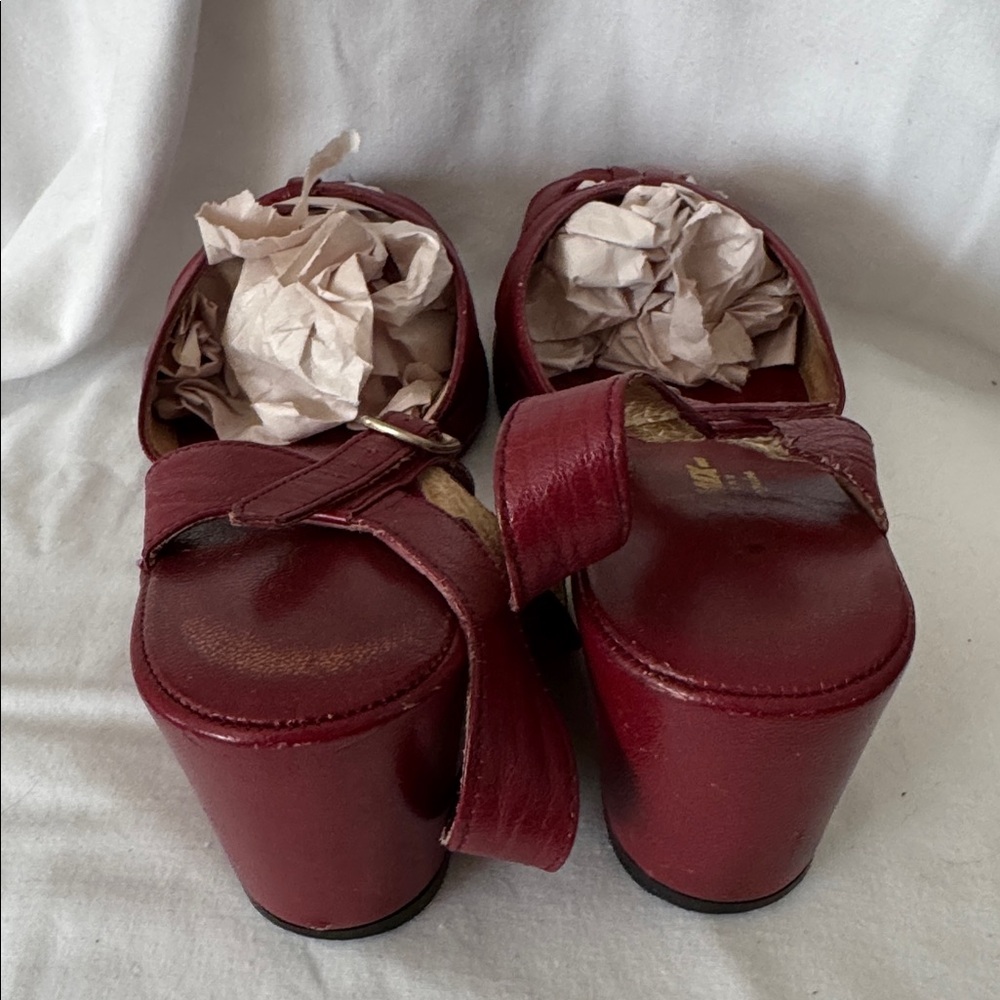 RE-MIX Red Leather Women's 1940’s style Sandals - Picture 4 of 8